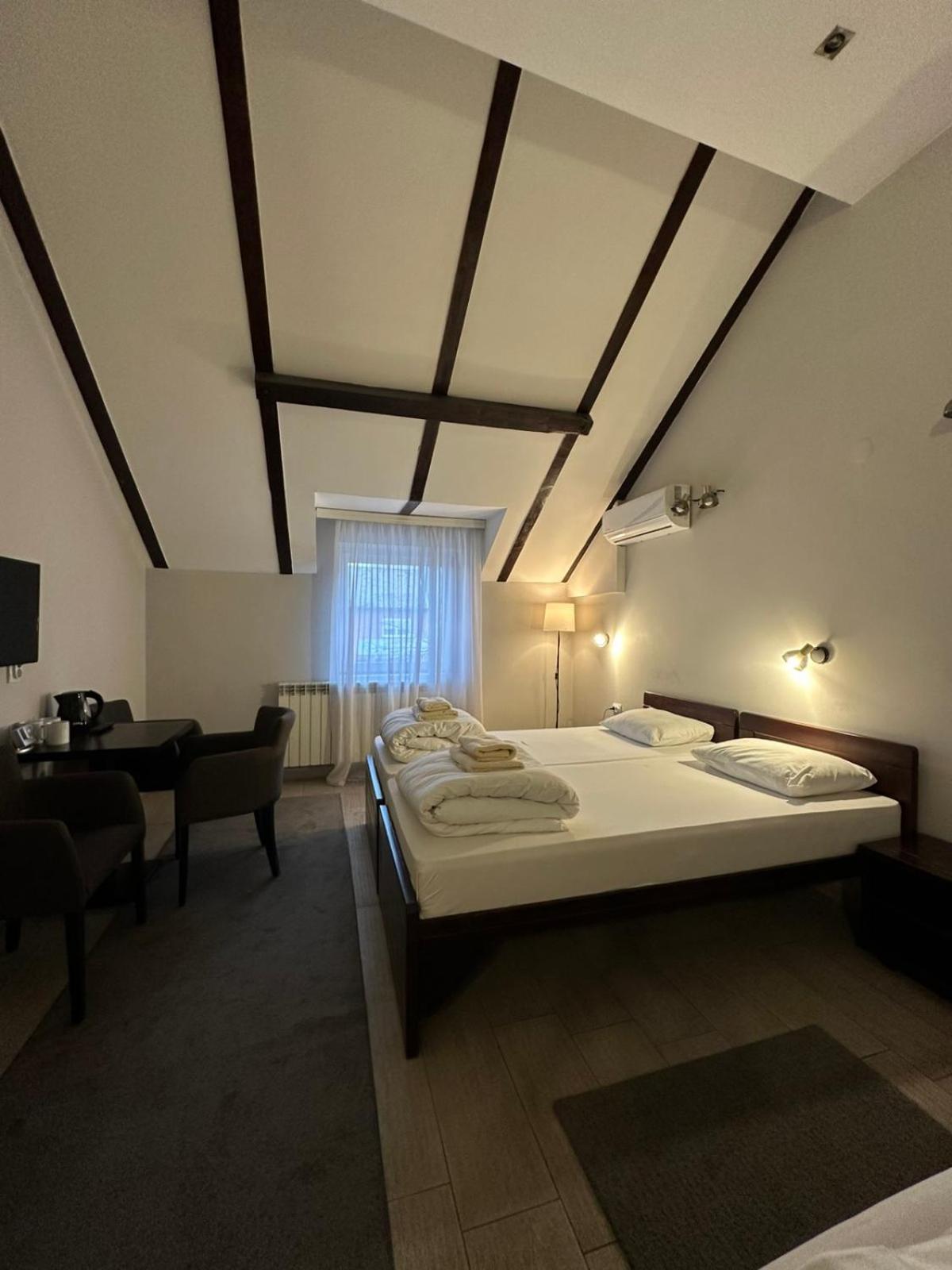 Apartments & Accommodation Stojic Novi Sad Rum bild
