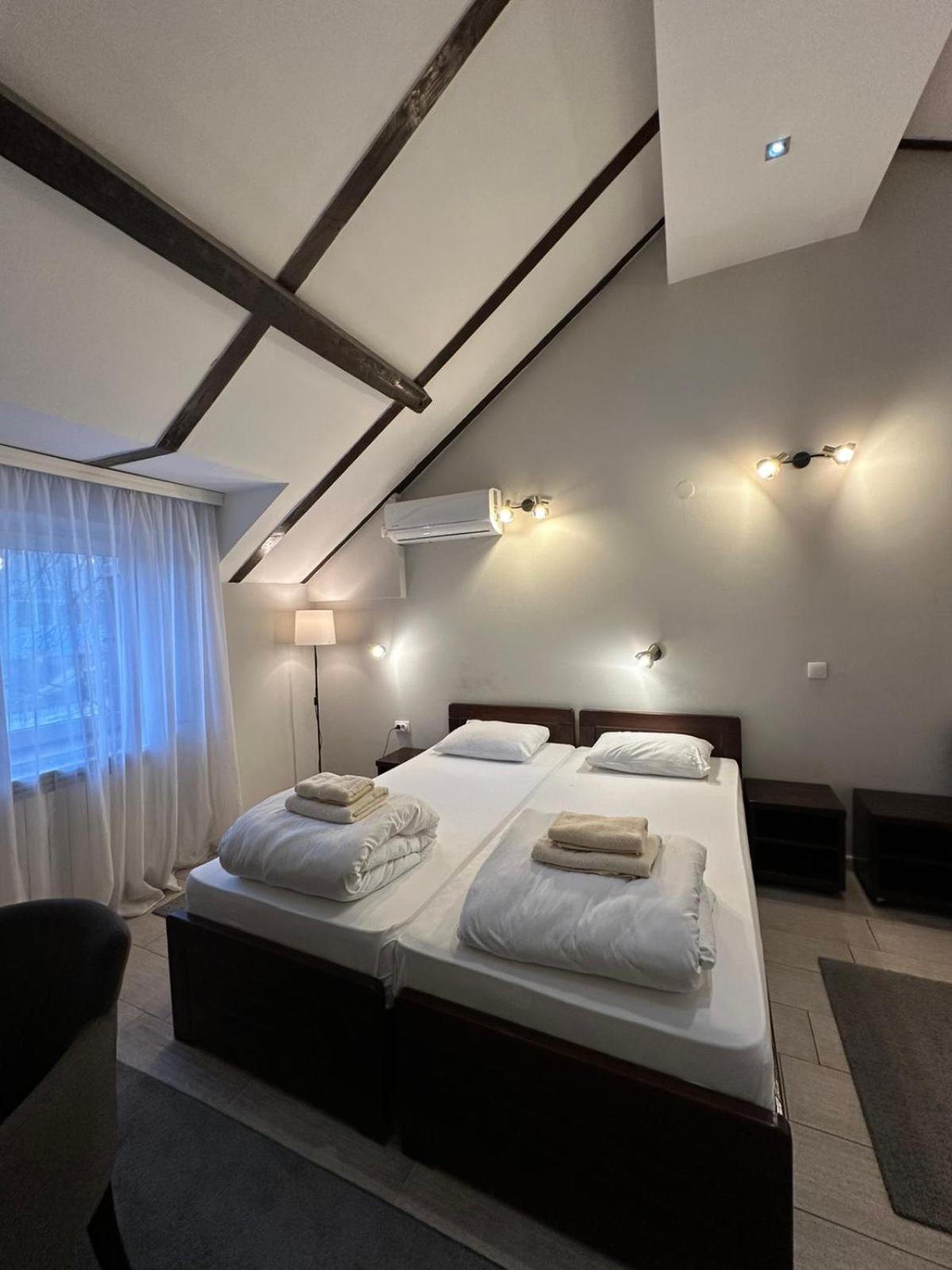 Apartments & Accommodation Stojic Novi Sad Rum bild