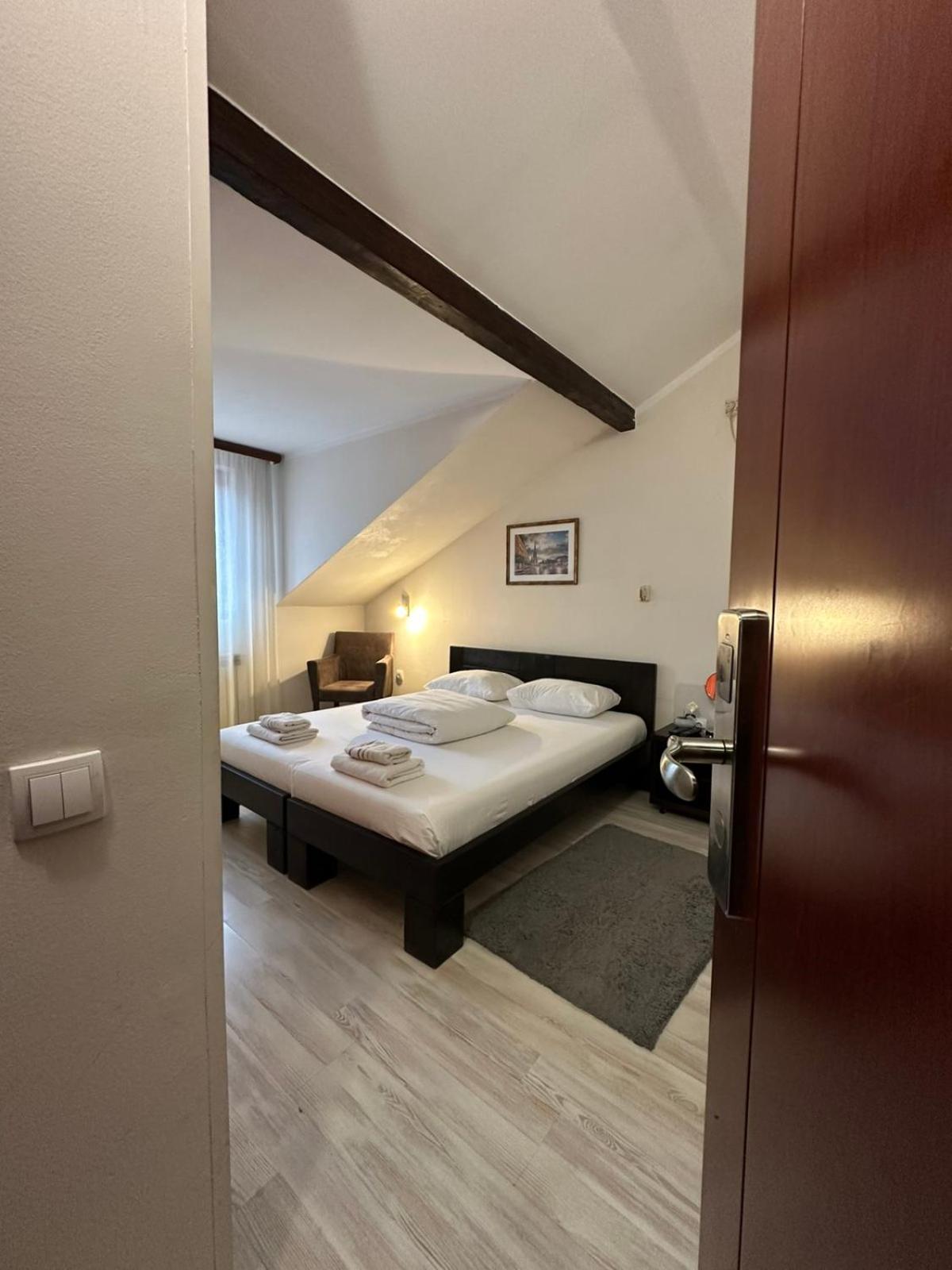 Apartments & Accommodation Stojic Novi Sad Rum bild
